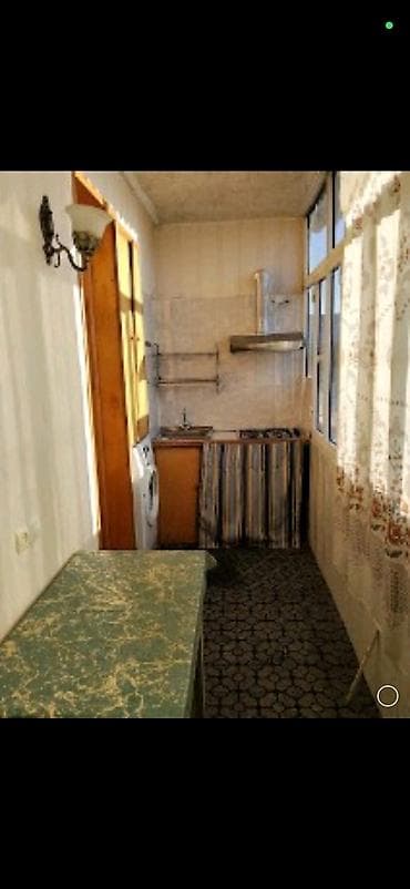 samuxda kiraye ev: Pirborun qarşlsndakl binada 5/5 bir otaq ikiyə düzəlib kirayə verilir — 4