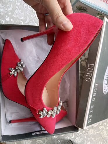 Tərliklər: Tuflilər, Ölçü: 40, rəng - Qırmızı, İşlənmiş — 2