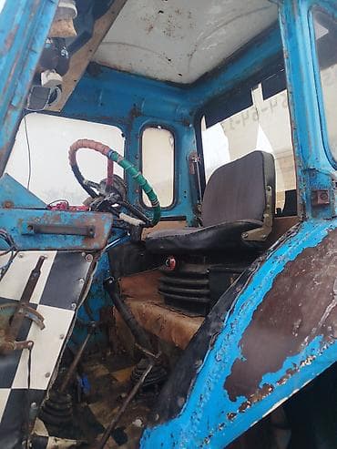 Motonəqliyyat: Belarus MTZ 80.1 traktor - Rəng: mavi, kabinalı - Ön təkər ölçüsü — 5