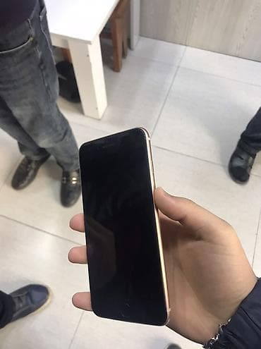 iphon 13 mini: IPhone 8 Plus, Qızılı, Simsiz şarj — 1