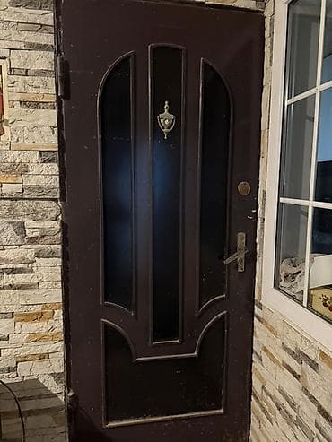 Lesa: Dəmir giriş qapısı - Material: qalın metal konstruksiya - Rəng: tünd — 1