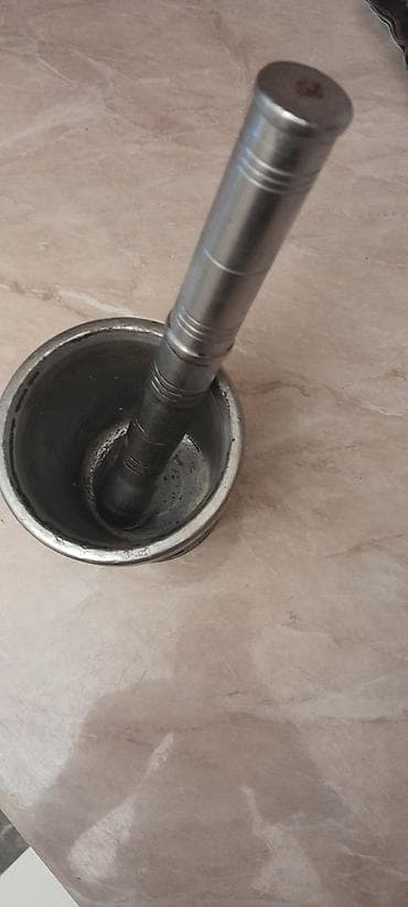 güm: Metal havan və döyəç - Material: tökmə metal (ağ rəngli ərinti), sıx — 2