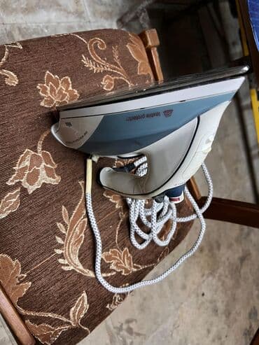 buxar utusu: Buxarlı ütü - Geniş buxar çıxışı olan buxarlı ütü, müxtəlif parça — 2