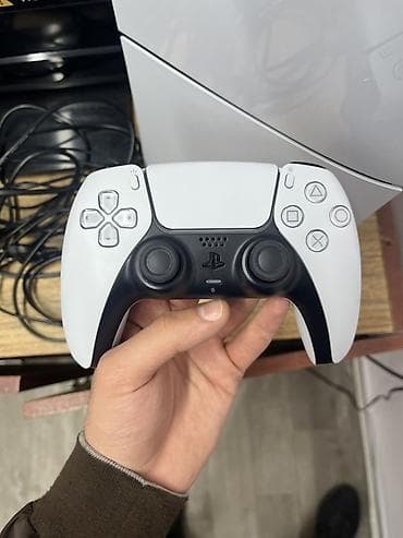 mini 5: PlayStation 5 slim 1 pult, ideyal vəziyyətdədi, orgianl kabelləri var — 3