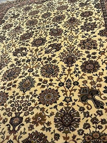 Xalça – klassik Şərq naxışlı - Ölçü: təxmini 2x3 m (şəkillərdə ölçü — 3