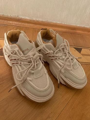 Kişi ayaqqabıları: Ağ/xama rəngli uniseks idman ayaqqabısı - Model: “GEOFAE” yazılı, yan — 3