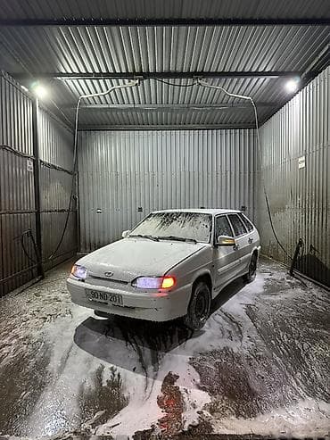 qalofqa vaz: Avtomobil: Lada Samara (VAZ 2114) hatchback, ağ rəng Kuzov: 5 qapılı — 4