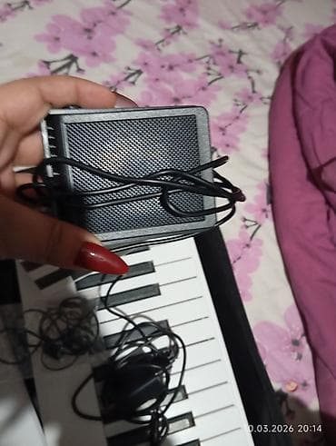 sintezator satılır: Ağ rəngli rəqəmsal piyano/klaviatura - 88 klavişli portativ model — 10