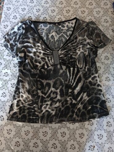 женские леопардовые лосины: Leopar printli, qara-ağ rənglərdə qadın bluzası. V formalı yaxa — 2
