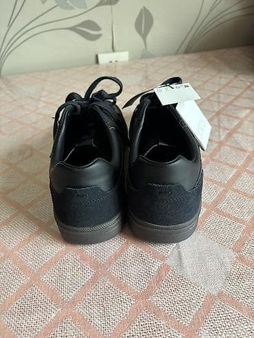 zara ayaqqabı: Zaradan alinib.sekillerden bellidir her sey.uzerinde Zara torbasini — 2