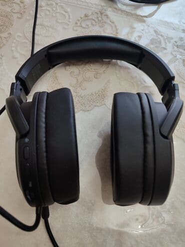 Qulaqlıq – over-ear, simli (kabel ilə) Əsas xüsusiyyətlər: - Tam