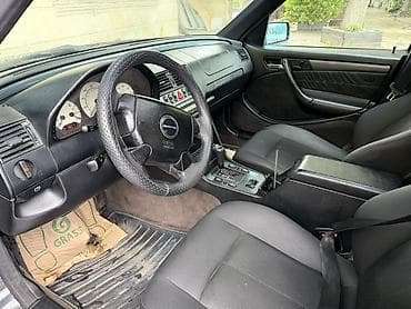 bmw e 38: Mercedes-Benz C-Class: 2.8 l | 1999 il Sedan — 2