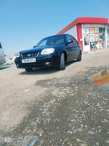 ij diski: Hyundai Accent sedan Xüsusiyyətlər: - Korpus: 4 qapılı sedan - Rəng — 5