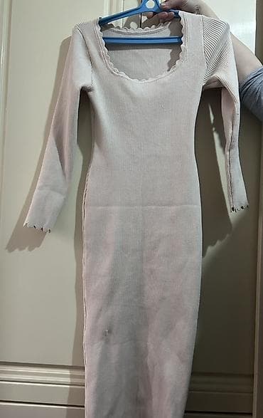 Qadın paltarı – rebrli trikotaj, bədənə oturan kəsim uzundur bedeni