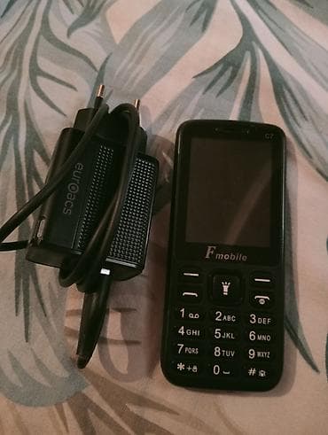 telafonlar: Fmobile C7 düyməli mobil telefon - Kompakt korpus, fiziki 12 düyməli — 1