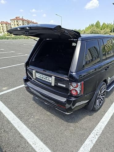 e 3 2: Land Rover Range Rover: 4.4 l | 2024 il 285637 km Ofrouder/SUV — 5
