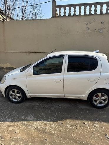 renaut 19: Toyota Vitz: 1 l | 2000 il Hetçbek — 3