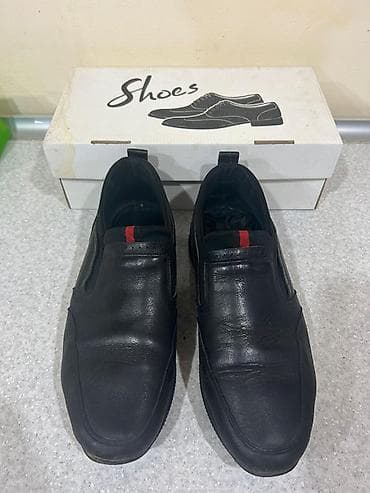 Kişi üçün qara slip-on ayaqqabı - Üslub: Klassik gündəlik/dəbdəbəli