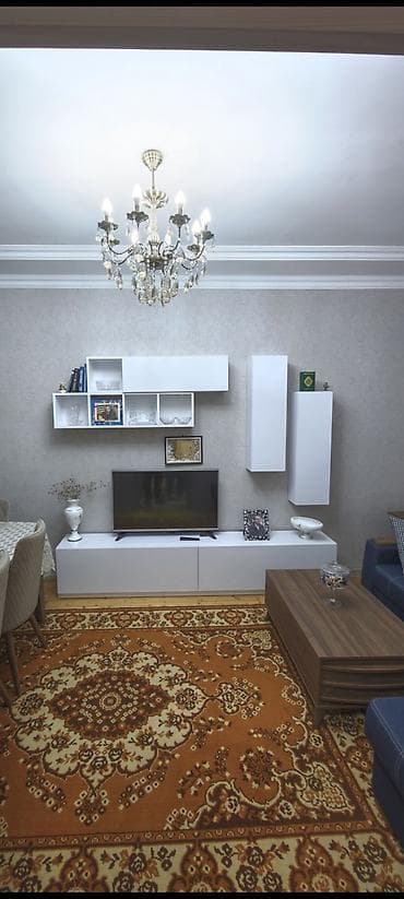 - Müasir divar TV-modulu dəsti - Rəng: ağ, taxta effektli jurnal