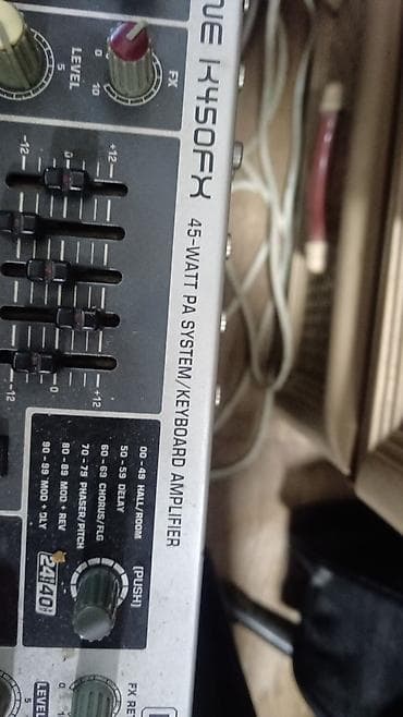 elektron gitara per page 40: Behringer Ultratone K450FX – 45W PA/klaviatura gücləndiricisi - Güc — 4