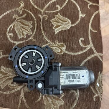 Avtomobilin şüşə qaldırıcısı üçün nəzərdə tutulmuş bu motor şüşələrin