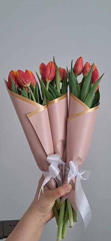 Məhsul: Tülpan buketi Təsvir: - Rəng: al-qırmızı çalarlarla sarı uclu