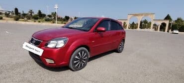 купить чехлы на авто: Kia Rio – hetçbek kuzov, qırmızı rəng. - Markası/modeli: Kia Rio — 3