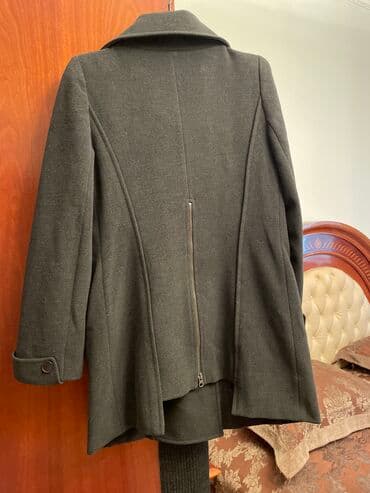 calvin klein euphoria qiymeti: Palto şarfı üzerinde,çıxarmaqda olur. Bir defe geyinilib. Baha alınıb — 3