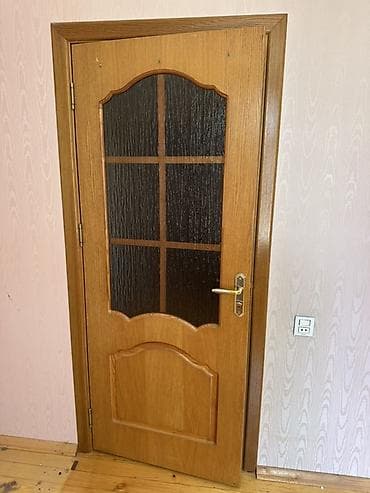 pendir: Taxta otaq qapısı – şüşəli modellə - Material: təbii ağac (açıq qoz — 2
