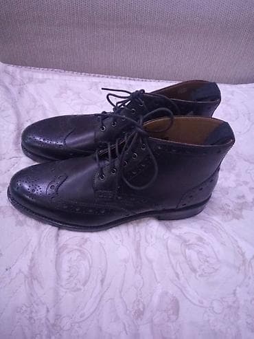 Botinkalar: Londondan endirimdə 250 manata alınıb. Təmiz dəridir.Təzədir.Ölçüsü — 2