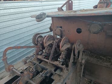 kənd təsərrüfatı bloku: Xüsusiyyətlər: - Traktorun PTO milindən güc alan dartılan tip. - Ön — 2