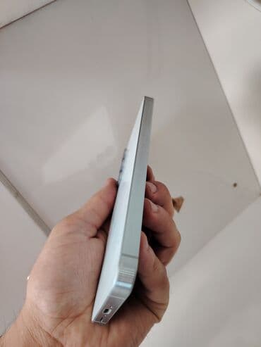 телефон флай металлический корпус: Məhsul: Smartfon (gümüş/ağ tonlarda, düz kənarlı metal çərçivə) — 3