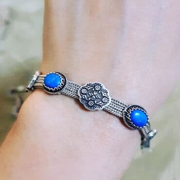 gumuş bilərziklər: Dəstə daxildir: Bilərzik, Boyunbağı, Gümüş, 925 Əyar — 3