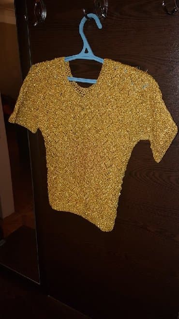 ağ qadın koftaları: ● Zərli Kofta ● Təzə. Əl ilə toxunub. Ölçüsü - 44. Qiyməti - 20 — 1