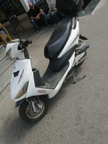 moped akumulator: Moon — 3