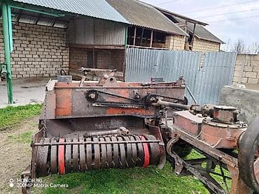 Kənd təsərrüfatı üçün pres yığan (saman/ot üçün balya-pres) -