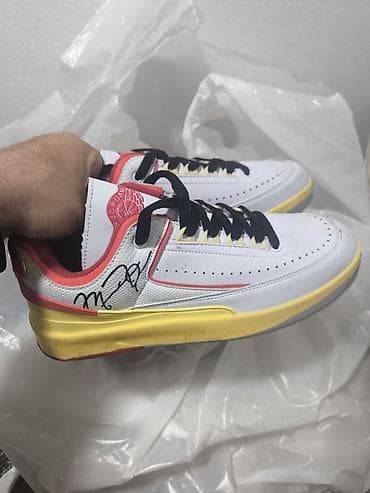 şubalar və qiymətləri: Nike Air Jordan 2 Low –SP ağ/qırmızı/sarı rəng palitrası - Model: Air — 2