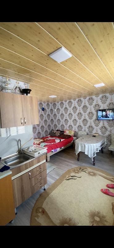 Emircandadir yol kenarindadir. aftobus qapidan kecir yeni tikilib 1 — 5