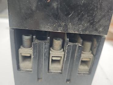 Təmir və tikinti: Məhsul: Sənaye tipli avtomatik açar (3 faza) Texniki xüsusiyyətlər: - — 3