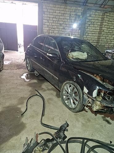 Hyundai Azera. 3.3 mator.EEhtiyat hissələri kimi satılır Avtomobil