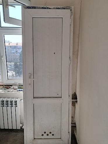 plastik plintus: PVC materialdan hazırlanmış ağ rəngli qapı. - Tip: Balkon/texniki — 1
