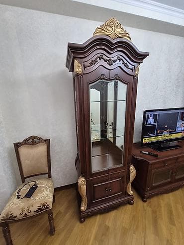 vitrin stend: Klassik dəst: qonaq otağı üçün vitrinlər və TV stendi 2ədəd vitrin və — 2