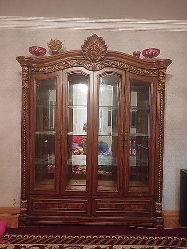 Mağaza avadanlığı: Klassik üslubda vitrin şkaf - Material: təbii ağac karkas, yüksək — 1