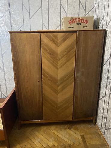 3 eded xoncali taxda qapi lazimdir: 3 qapılı, Qəhvəyi, Taxta, Açılan, Düz dolab — 3