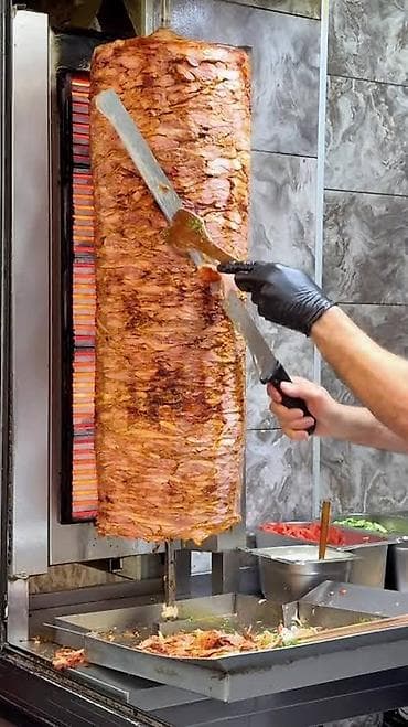 Dönərçi tələb olunur 💰 Maaş: 30 AZN (gündəlik) 🥩 Ət: 10 kq hazır