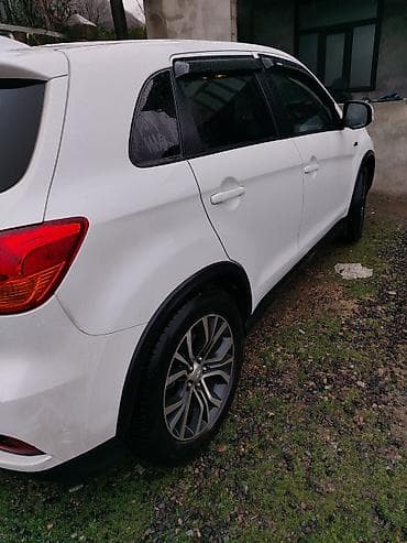 avito az: Mitsubishi Outlander ağ rəngli kompakt krossover. Xarici: - Zərif — 4