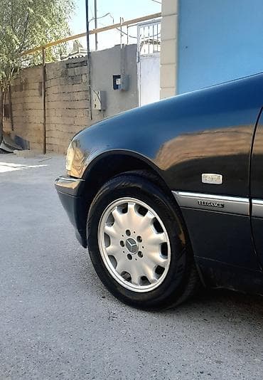 guzgu manitor: Mercedes-Benz C-Class: 2 l | Sedan — 4