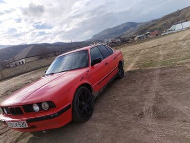 çeşqa maşın: BMW 5 Series (E34) sedan - Kuzov: 4 qapılı sedan, parlaq qırmızı — 2