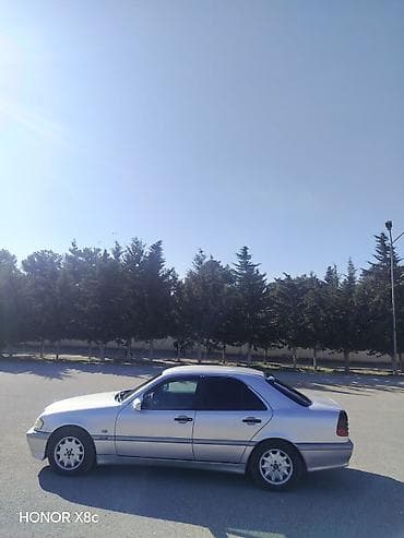 kia clarus 1997: Mercedes-Benz C-Class: 2.2 l | 1999 il Sedan — 3