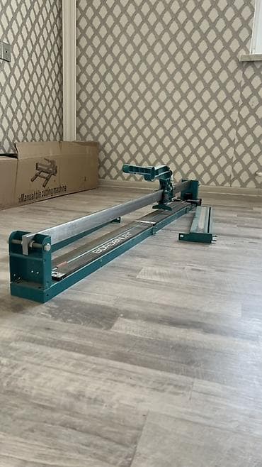 Əl ilə çalışan Kafel kəsən stanok